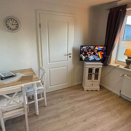Ferienwohnung „Ole Karkenwech“ Husum-Roedemis Husum  Esterno foto