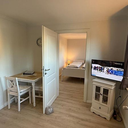 Ferienwohnung „Ole Karkenwech“ Husum-Roedemis Husum  Esterno foto