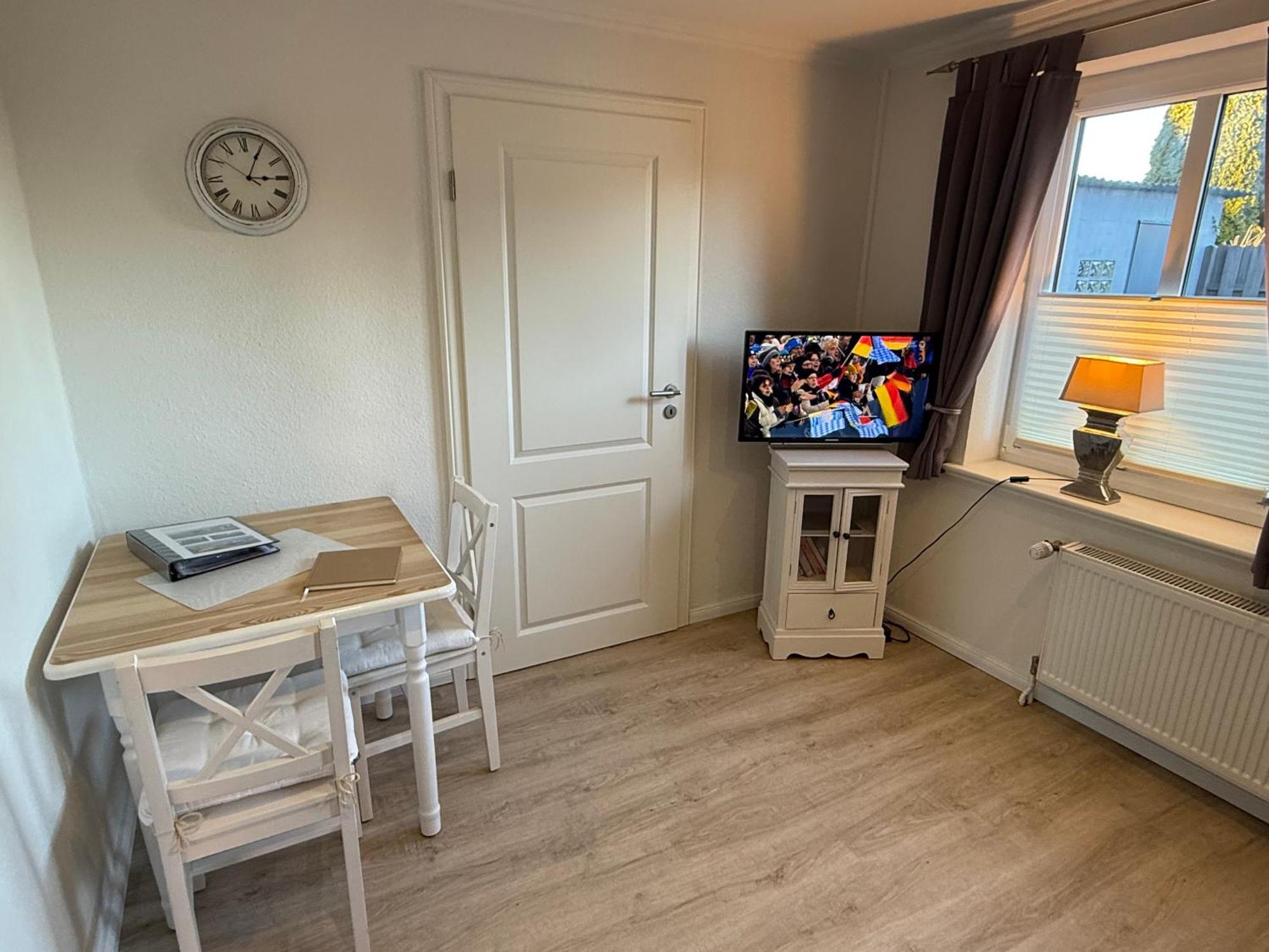 Ferienwohnung „Ole Karkenwech“ Husum-Roedemis Husum  Esterno foto